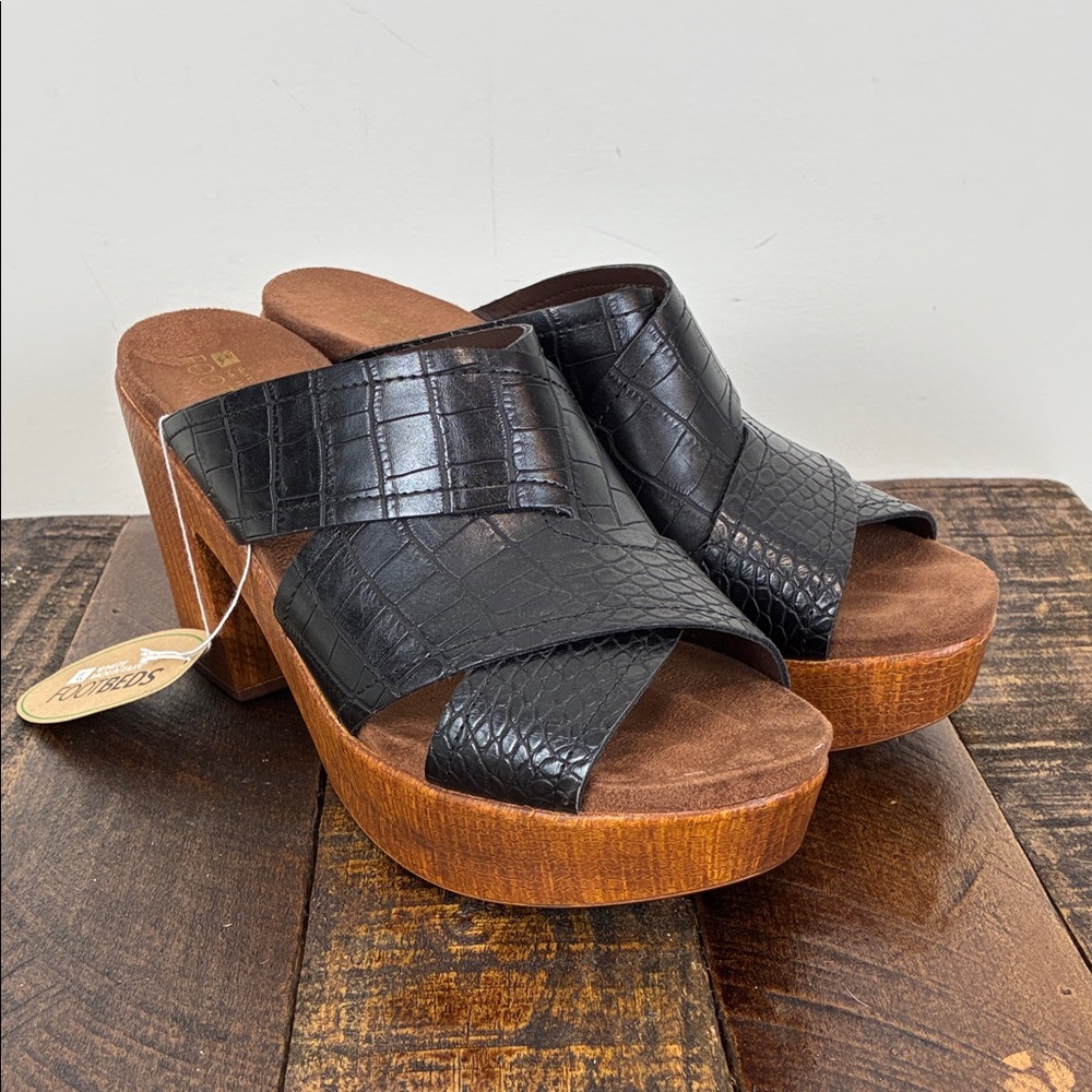 NWT White Mountain FootBeds Women’s 9 Black Croc-Embossed Platform Block Heels